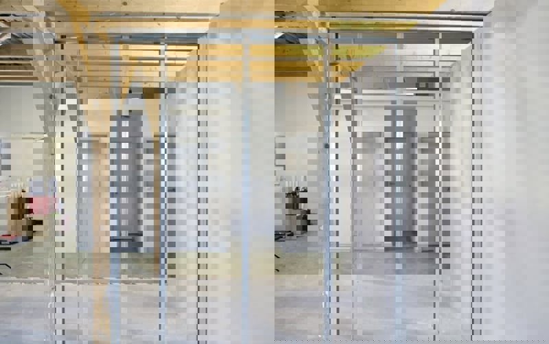 Trockenbau-Anleitung: Trennwand selber bauen und verspachteln 