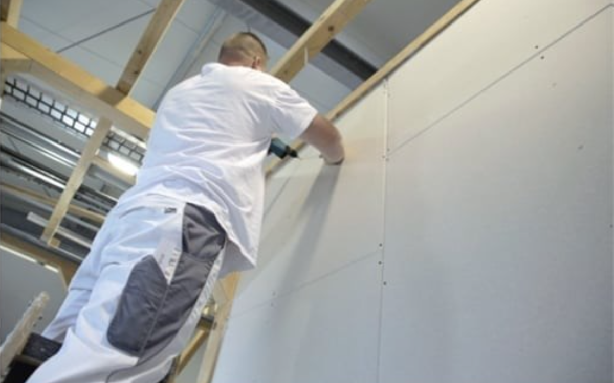 Trockenbau-Anleitung: Trennwand selber bauen und verspachteln